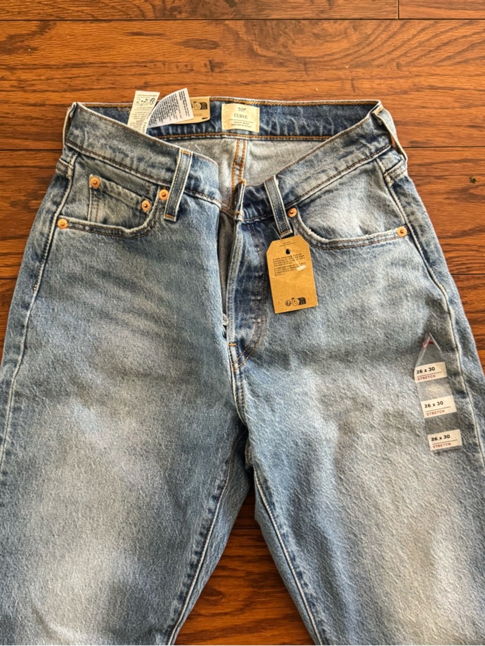 Levi's Women's 501 Curve High-Rise Straight-Leg Jeans | Size 26 | NWT - Picture 4 of 7